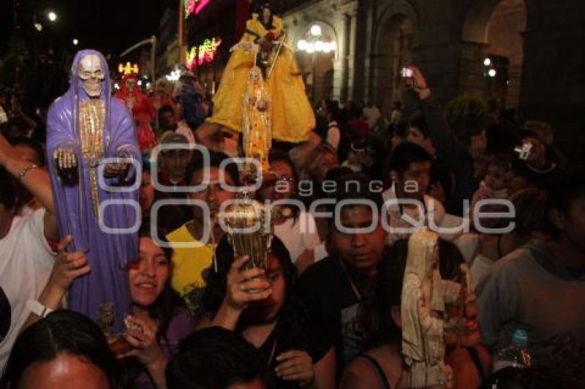 MARCHAN FIELES A LA SANTA MUERTE