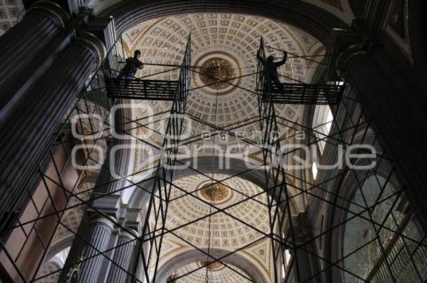 TRABAJOS AL INTERIOR DE LA CATEDRAL
