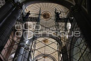 TRABAJOS AL INTERIOR DE LA CATEDRAL