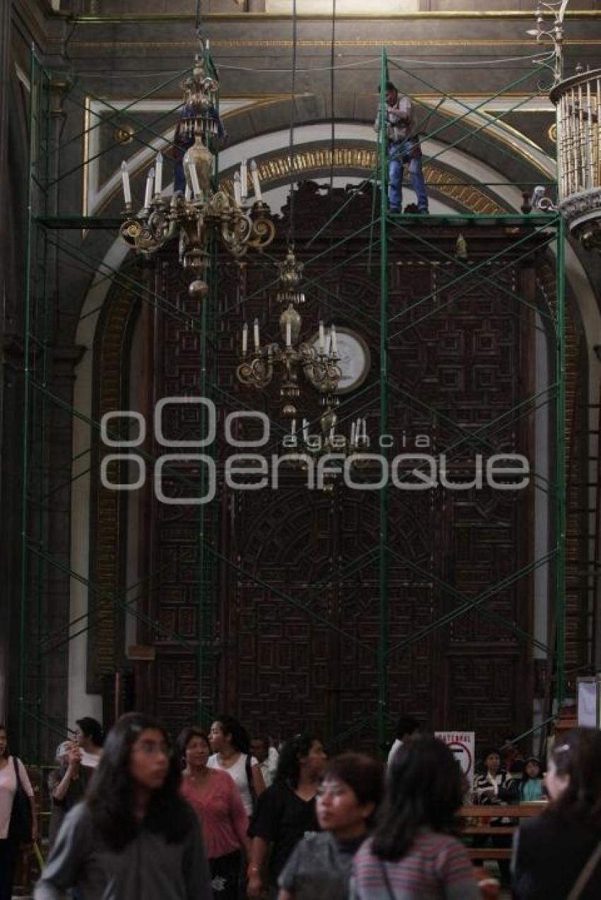 TRABAJOS AL INTERIOR DE LA CATEDRAL