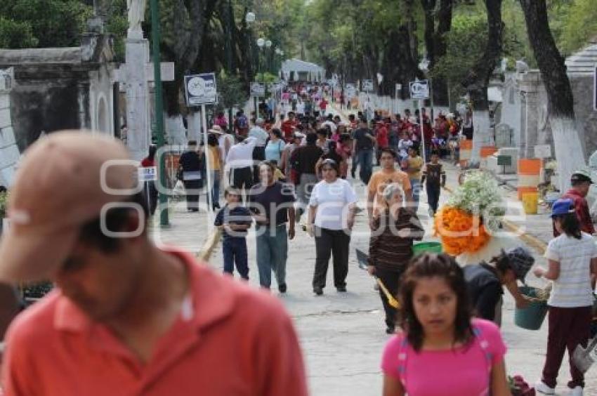 VISITA A PANTEONES. TODOS SANTOS