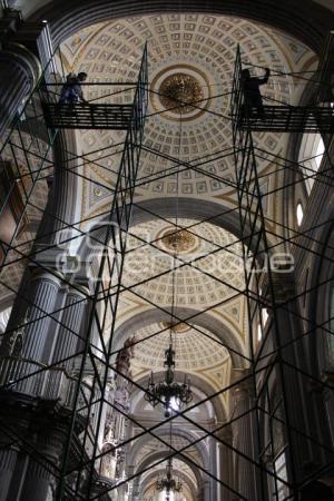 TRABAJOS AL INTERIOR DE LA CATEDRAL