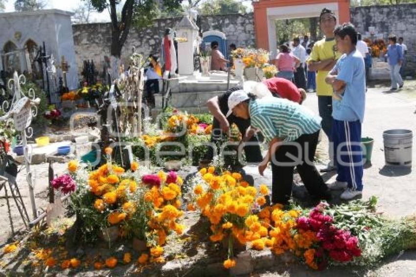 TODOS SANTOS - PANTEONES