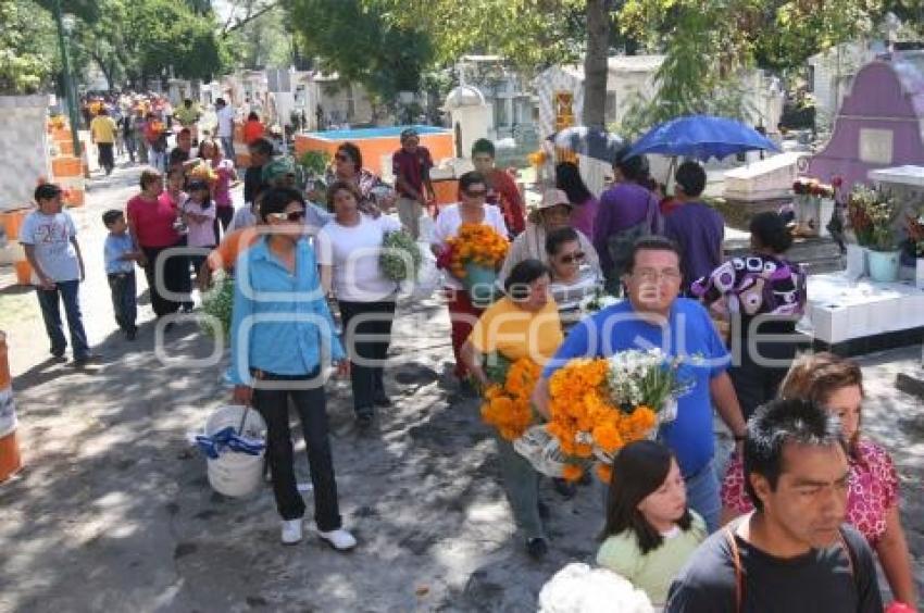 TODOS SANTOS - PANTEONES