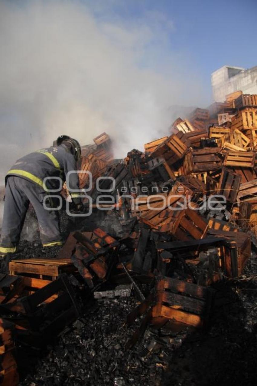 INCENDIO ALMACEN DE GUACALES