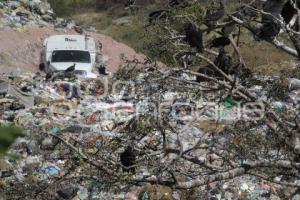 RELLENO SANITARIO . BASURA