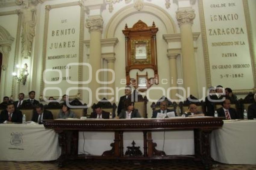 IRRUMPE DIPUTADO ELECTO DURANTE SESION DE CABILDO