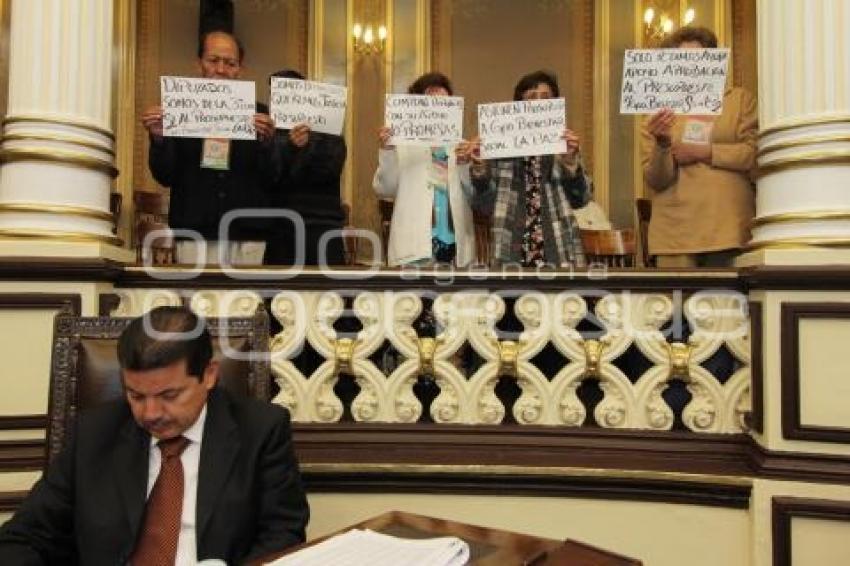 MANIFESTACIÓN EN EL CONGRESO. DEFRAUDADOS CAJA LA PAZ