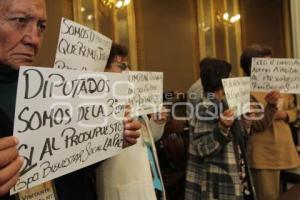 MANIFESTACIÓN EN EL CONGRESO. DEFRAUDADOS CAJA LA PAZ