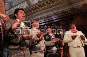 MARIACHIS EN LA CATEDRAL