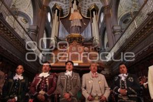 MARIACHIS EN LA CATEDRAL