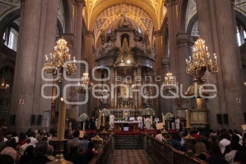 MARIACHIS EN LA CATEDRAL