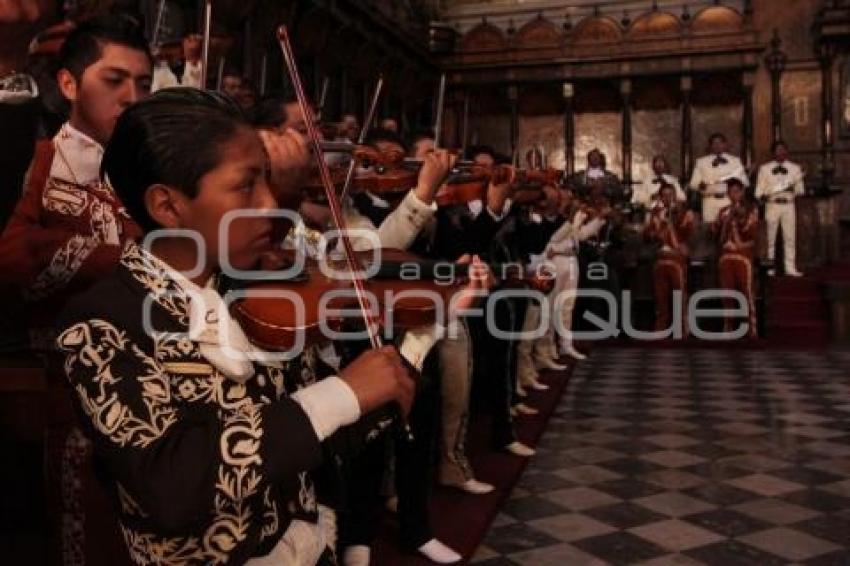 MARIACHIS EN LA CATEDRAL