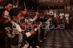 MARIACHIS EN LA CATEDRAL