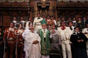 MARIACHIS EN LA CATEDRAL