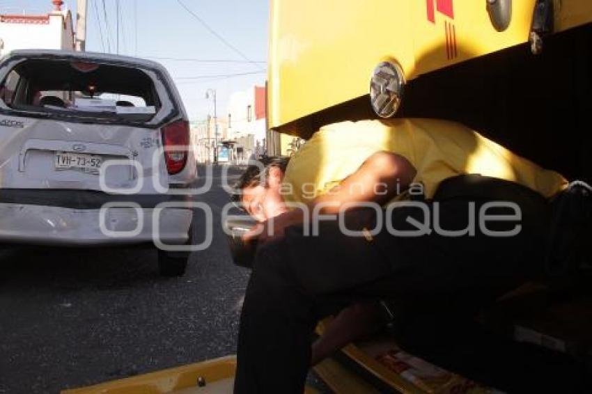 VOLCADURA CAMIONETA DE MENSAJERIA