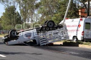 VOLCADURA EN BOULEVARD CADETE VICENTE SUÁREZ