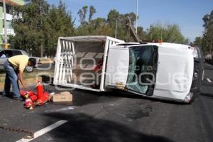 VOLCADURA EN BOULEVARD CADETE VICENTE SUÁREZ