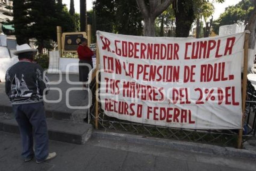 MANIFESTACIÓN . ANCIANOS