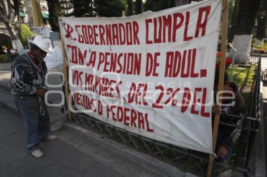 MANIFESTACIÓN . ANCIANOS