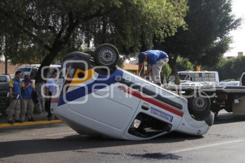 VOLCADURA EN LA 31 ORIENTE FRENTE A LA PROCU