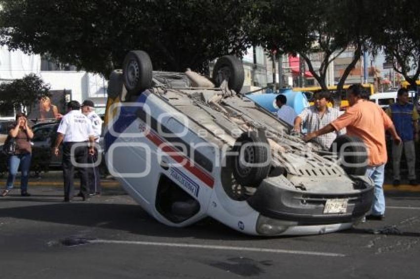 VOLCADURA EN LA 31 ORIENTE FRENTE A LA PROCU