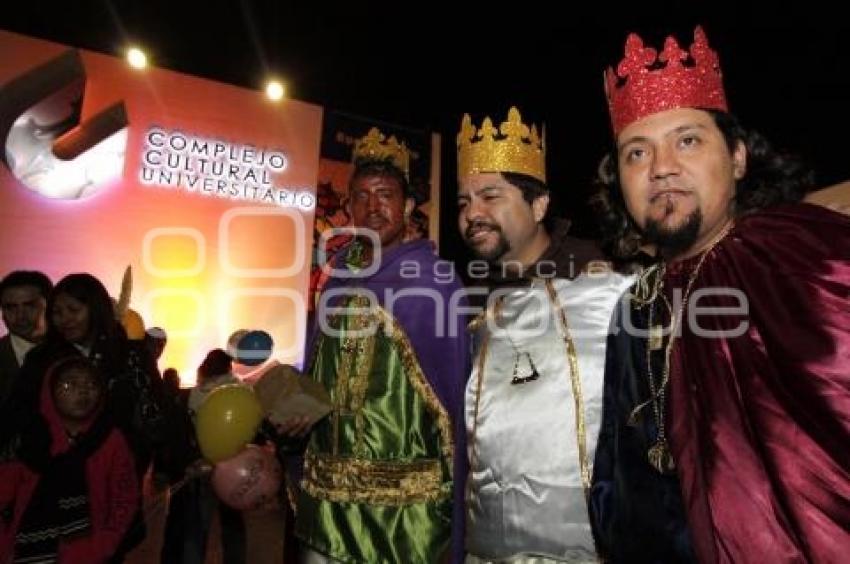 ENCENDIDO DE ÁRBOL NAVIDEÑO EN CCU