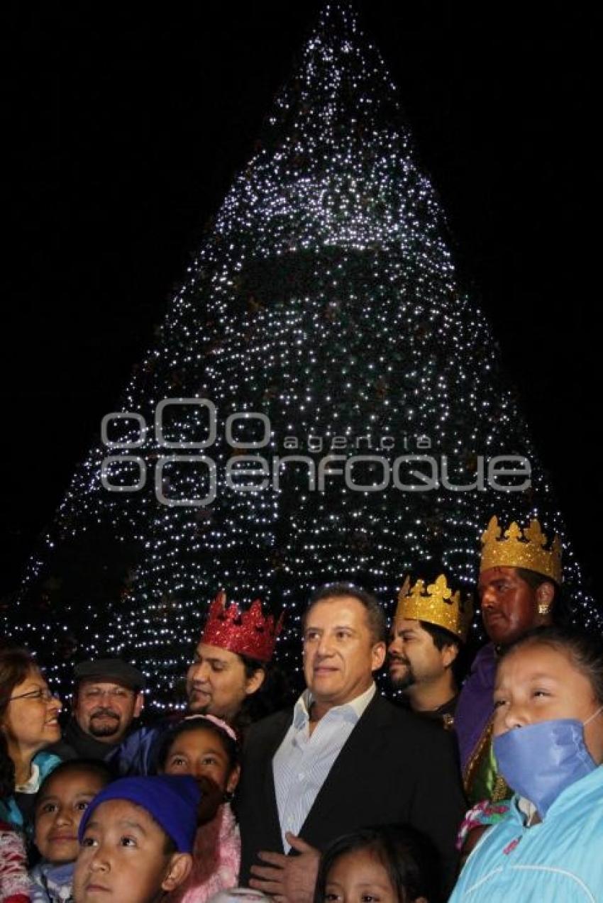 ENCENDIDO DE ARBOL NAVIDEÑO EN CCU