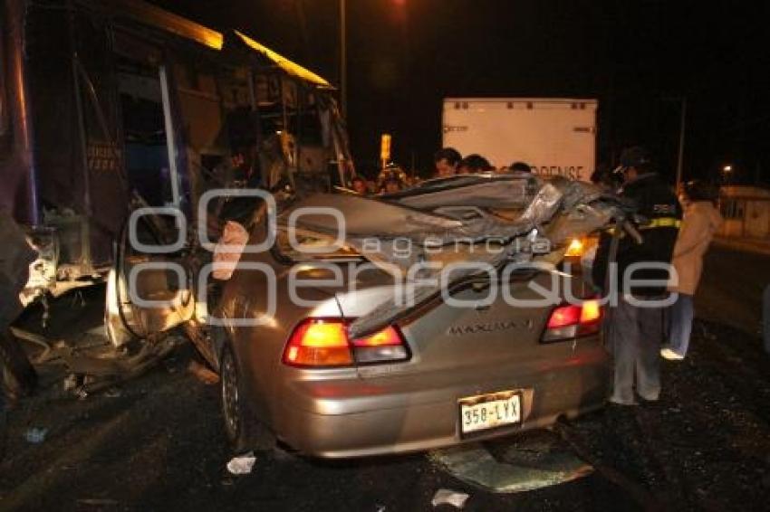 MUERE HOMBRE AL IMPACTARSE CON AUTO ESTACIONADO EN 11 SUR Y 117 PONIENTE