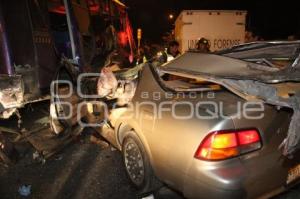 MUERE HOMBRE AL IMPACTARSE CON AUTO ESTACIONADO EN 11 SUR Y 117 PONIENTE