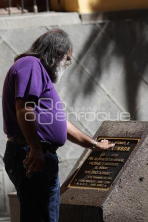 PLACA EN HONOR A JOHN LENNON