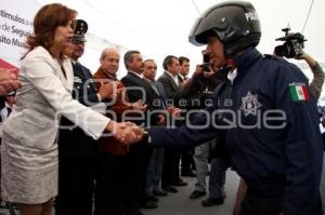 ENTREGA DE EQUIPO, VEHICULOS Y ESTIMULOS ECONOMICOS A POLICIAS MUNICIPALES.