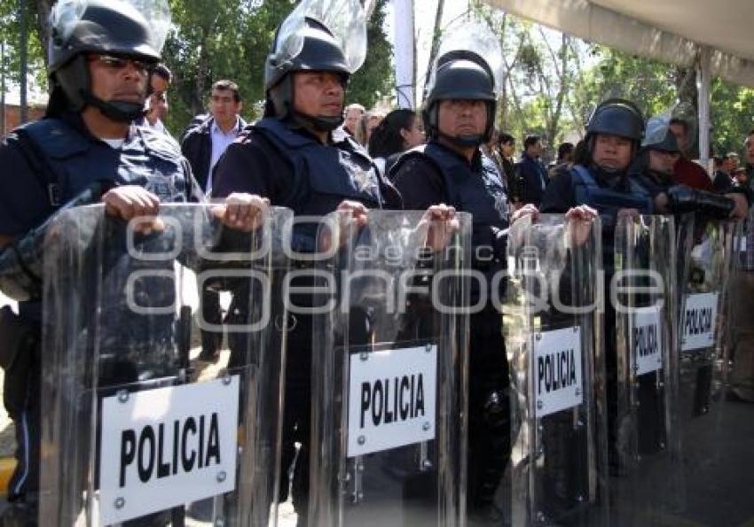 ENTREGA DE EQUIPO, VEHICULOS Y ESTIMULOS ECONOMICOS A POLICIAS MUNICIPALES.