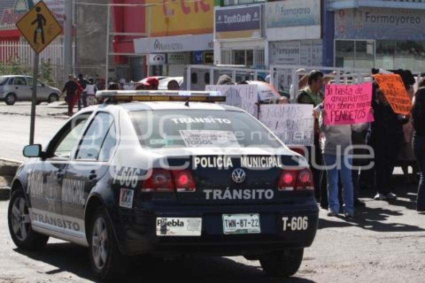 BLOQUEO 11 SUR LOCATARIOS MERCADO INDEPENDENCIA