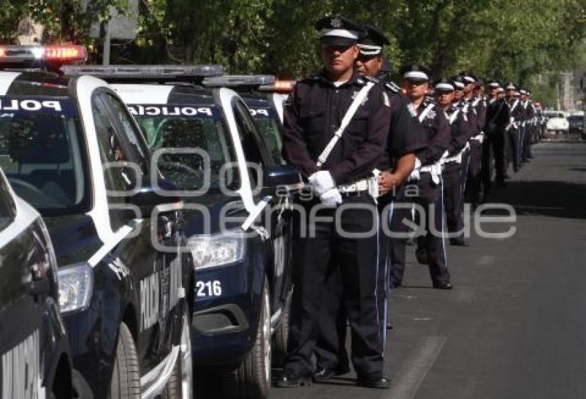 ENTREGA DE EQUIPO, VEHICULOS Y ESTIMULOS ECONOMICOS A POLICIAS MUNICIPALES.