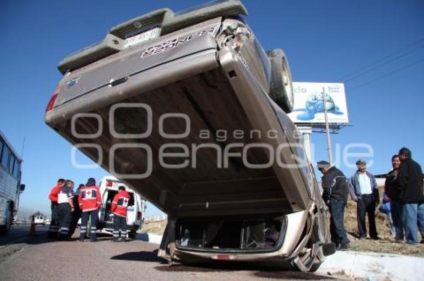 VOLCADURA CAMIONETA AUTOPISTA