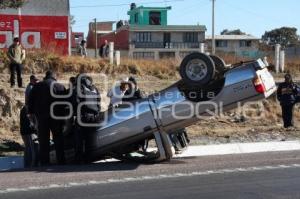 VOLCADURA CAMIONETA AUTOPISTA