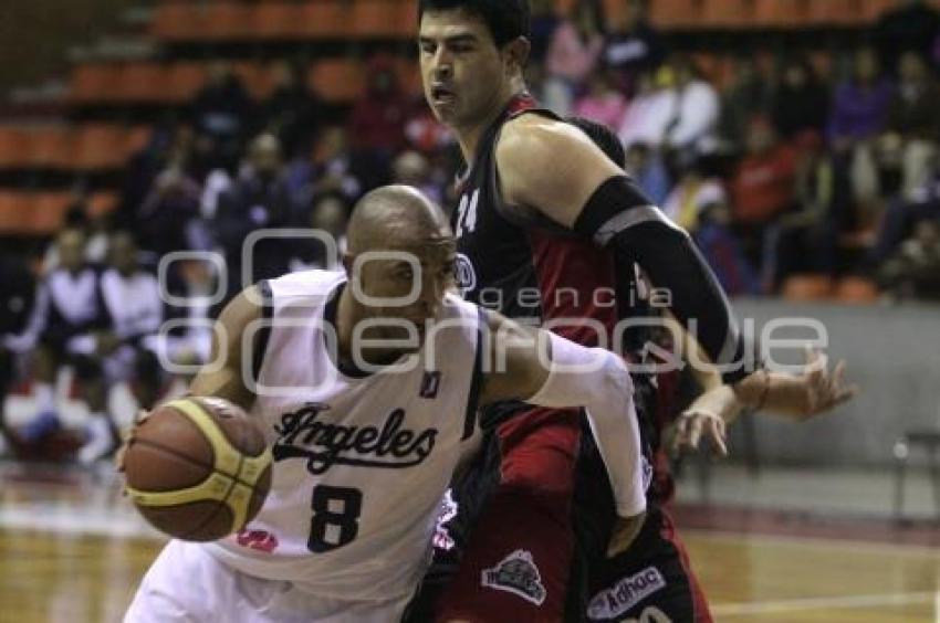 BALONCESTO . ANGELES VS LOBOS