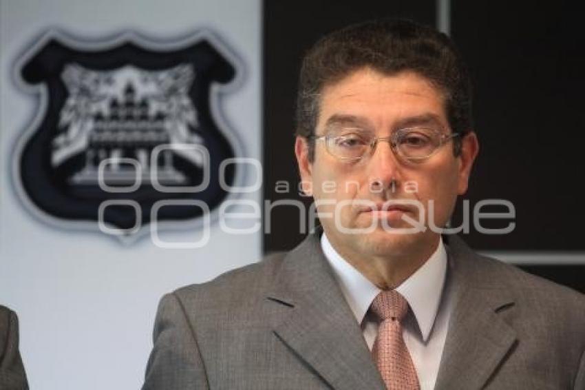 EDUARDO RIVERA . PRESENTA CONTRALOR