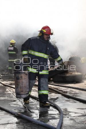 INCENDIO BODEGA PARQUE INDUSTRIAL LA RESURRECCIÓN