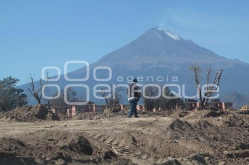 VOLCÁN . CAMPO