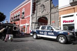 POLICIA VIGILA 5 DE MAYO - AMBULANTES