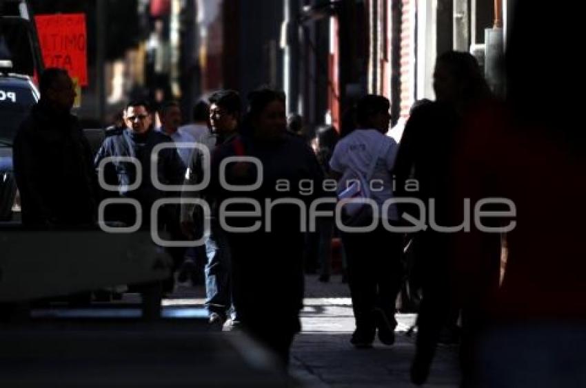 POLICIA VIGILA 5 DE MAYO - AMBULANTES