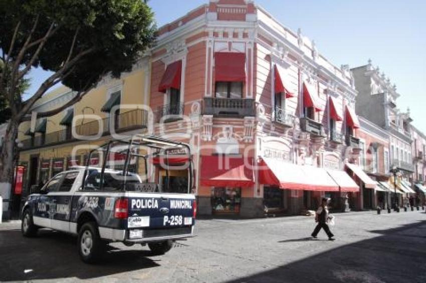 POLICIA VIGILA 5 DE MAYO - AMBULANTES