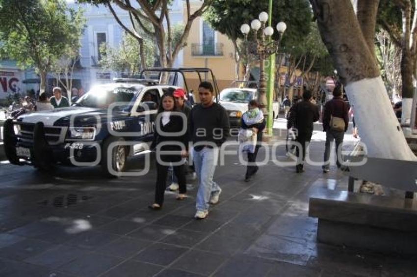 POLICIA VIGILA 5 DE MAYO - AMBULANTES