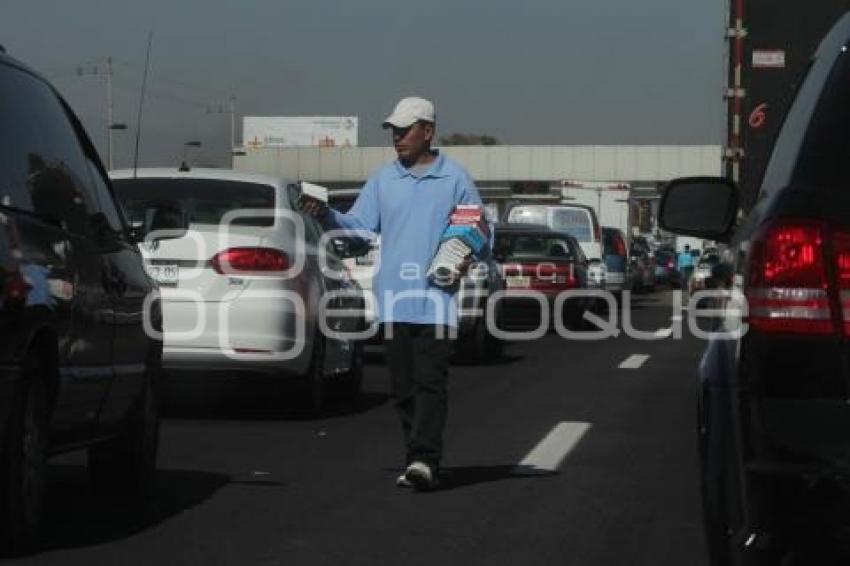 AUTOPISTA . VACACIONISTAS