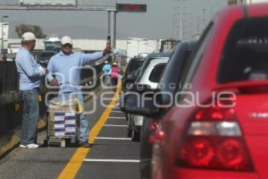 AUTOPISTA  . VACACIONISTAS