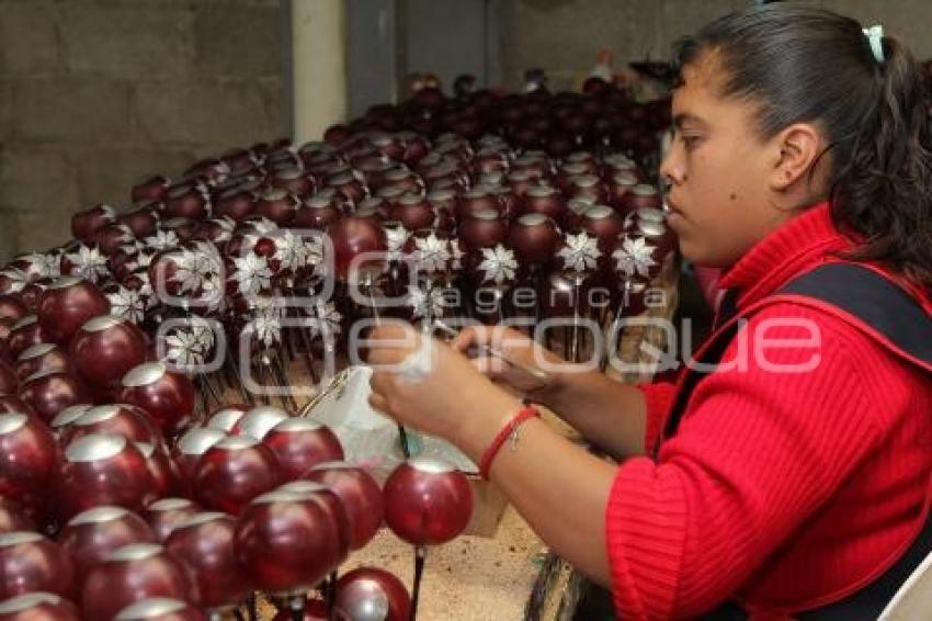 FABRICACIÓN DE ESFERAS NAVIDEÑAS