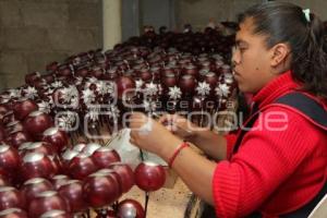 FABRICACIÓN DE ESFERAS NAVIDEÑAS