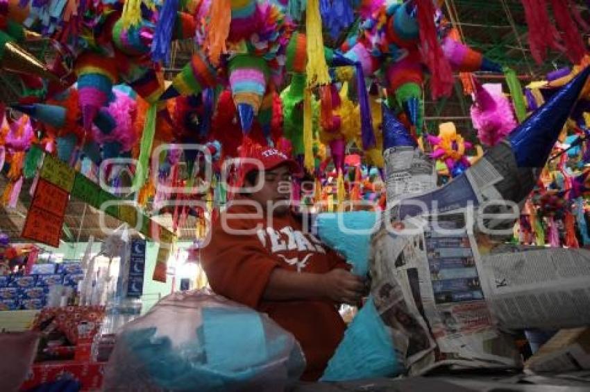 ELABORACIÓN DE PIÑATAS